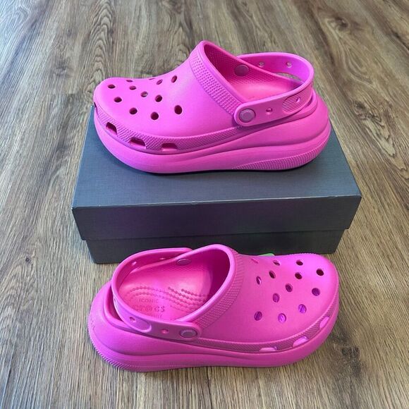 CROCS Shoes - CROCS pink platform clogs mules sandals shoes women’s 7 new